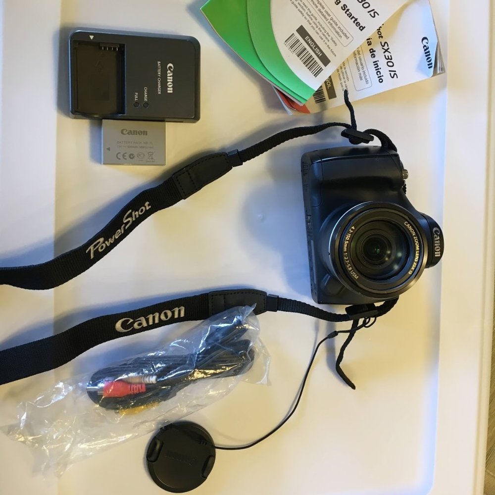 CANON Camera - Picture 3 of 7